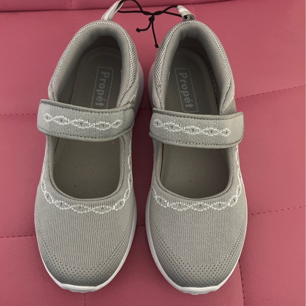 Propet shoes